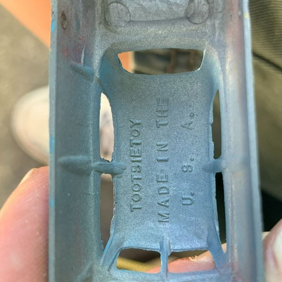 Tootsietoy 1950s 4-Door Car Body Shell, Dual Front Windows Collectible Toy - Picture 10 of 10